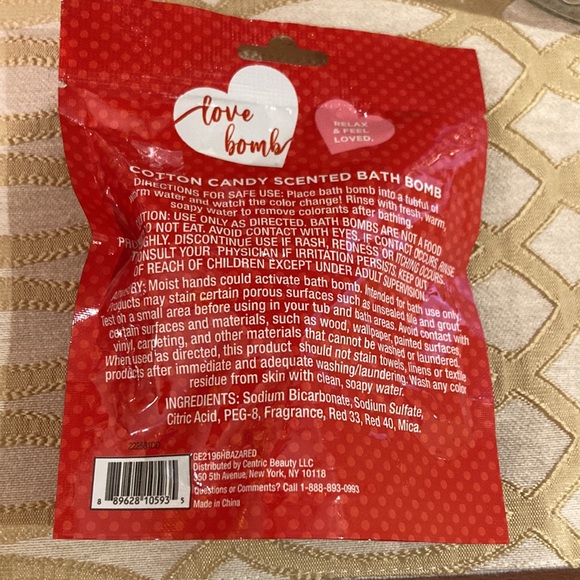 Glass jar with heart shaped ceramic lid filled with bath bomb and 8 bath fizzers - Picture 7 of 9